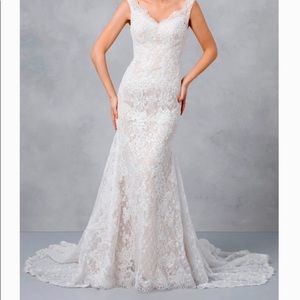 Brand new Oleg Cassini wedding dress